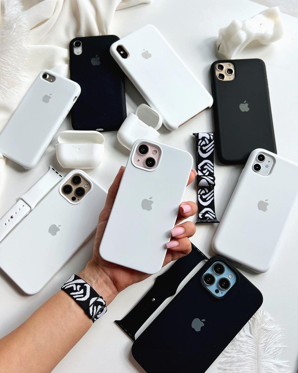 White iPhone Silicone Cover – Soft Touch, Anti-Slip & Stylish Protection for iPhone 12