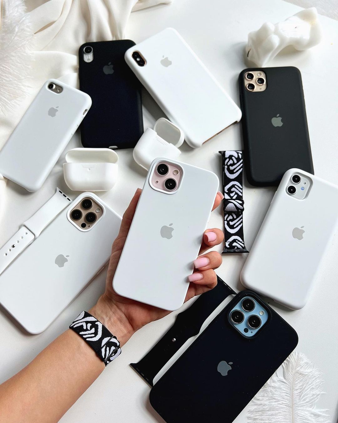 White iPhone Silicone Cover – Soft Touch, Anti-Slip & Stylish Protection for iPhone 15 Pro Max